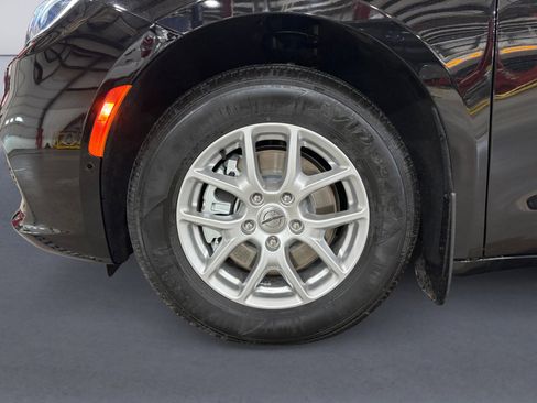 New 2025 Chrysler Pacifica Select w/ Uconnect Theater Family Group image 14