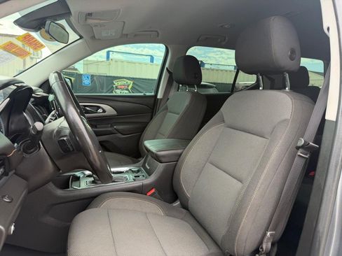 Used 2020 Chevrolet Traverse LT FWD image 18
