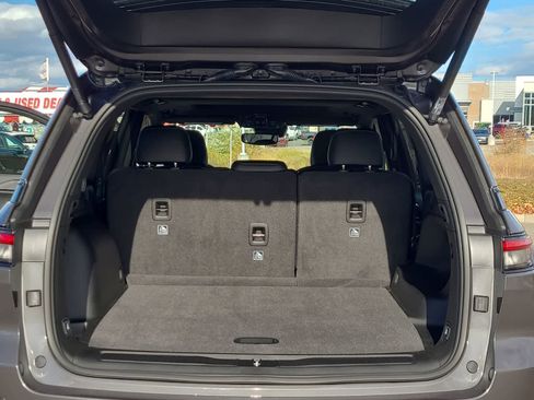 New 2025 Jeep Grand Cherokee Altitude image 27