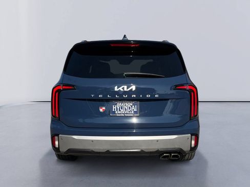 Used 2023 Kia Telluride EX w/ EX Captain's Chair Package FWD image 4