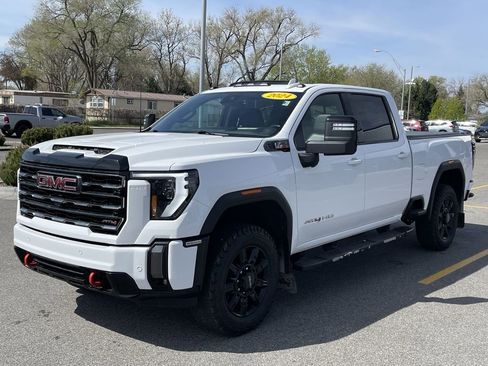 Used 2024 GMC Sierra 2500 AT4 w/ Technology Package AWD/4WD image 3