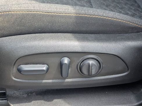 Used 2023 Chevrolet Equinox LT w/ Driver Convenience Package image 21