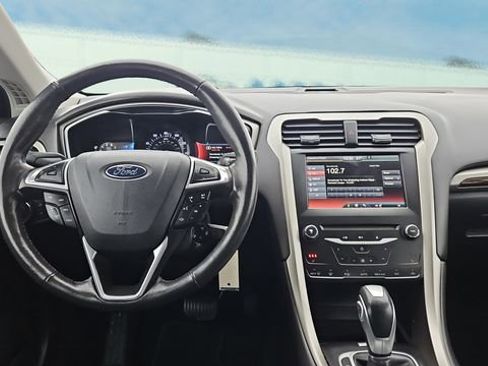 Used 2013 Ford Fusion SE image 9