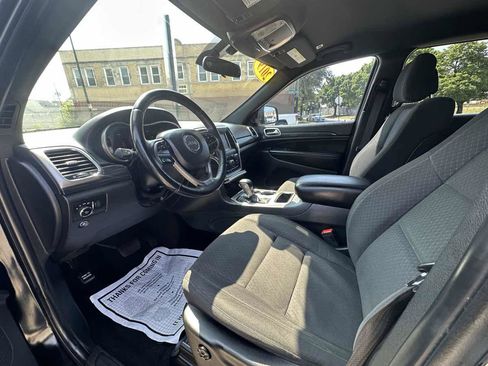 Used 2019 Jeep Grand Cherokee Laredo RWD image 10