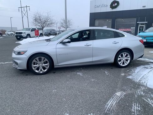 Used 2017 Chevrolet Malibu Premier w/ Driver Confidence Package image 4