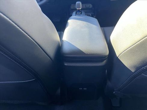 Used 2025 Toyota Prius XLE image 18