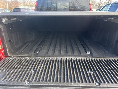 Used 2017 Nissan Titan SV image 12