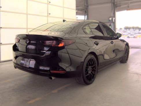 Used 2020 MAZDA MAZDA3 Sedan w/ Preferred Package FWD image 2