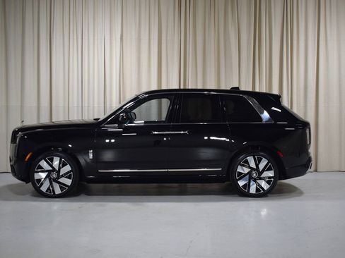 New 2026 Rolls-Royce Cullinan AWD/4WD image 3
