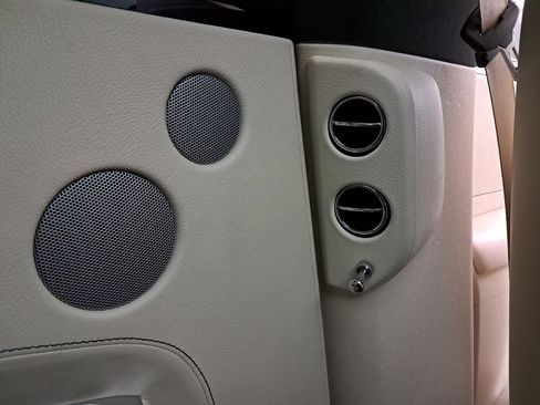 Used 2011 Rolls-Royce Ghost image 37