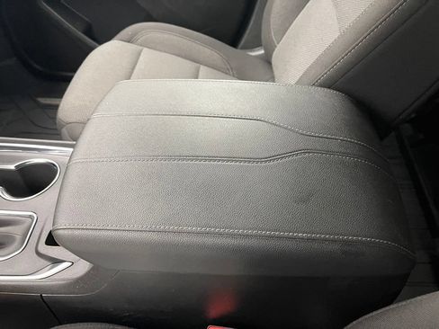 Used 2023 Chevrolet Traverse LT FWD image 29