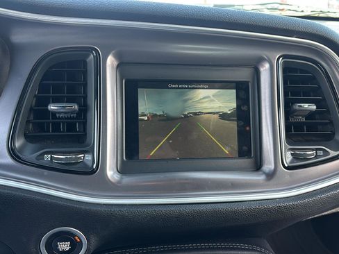 Used 2019 Dodge Challenger SXT image 9
