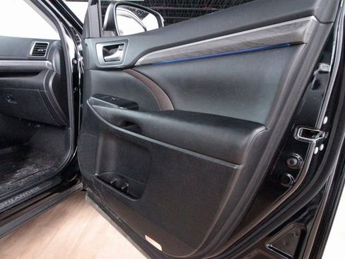 Used 2017 Toyota Highlander Limited image 26