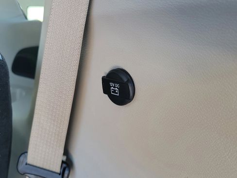 Used 2024 Chrysler Pacifica Select image 7