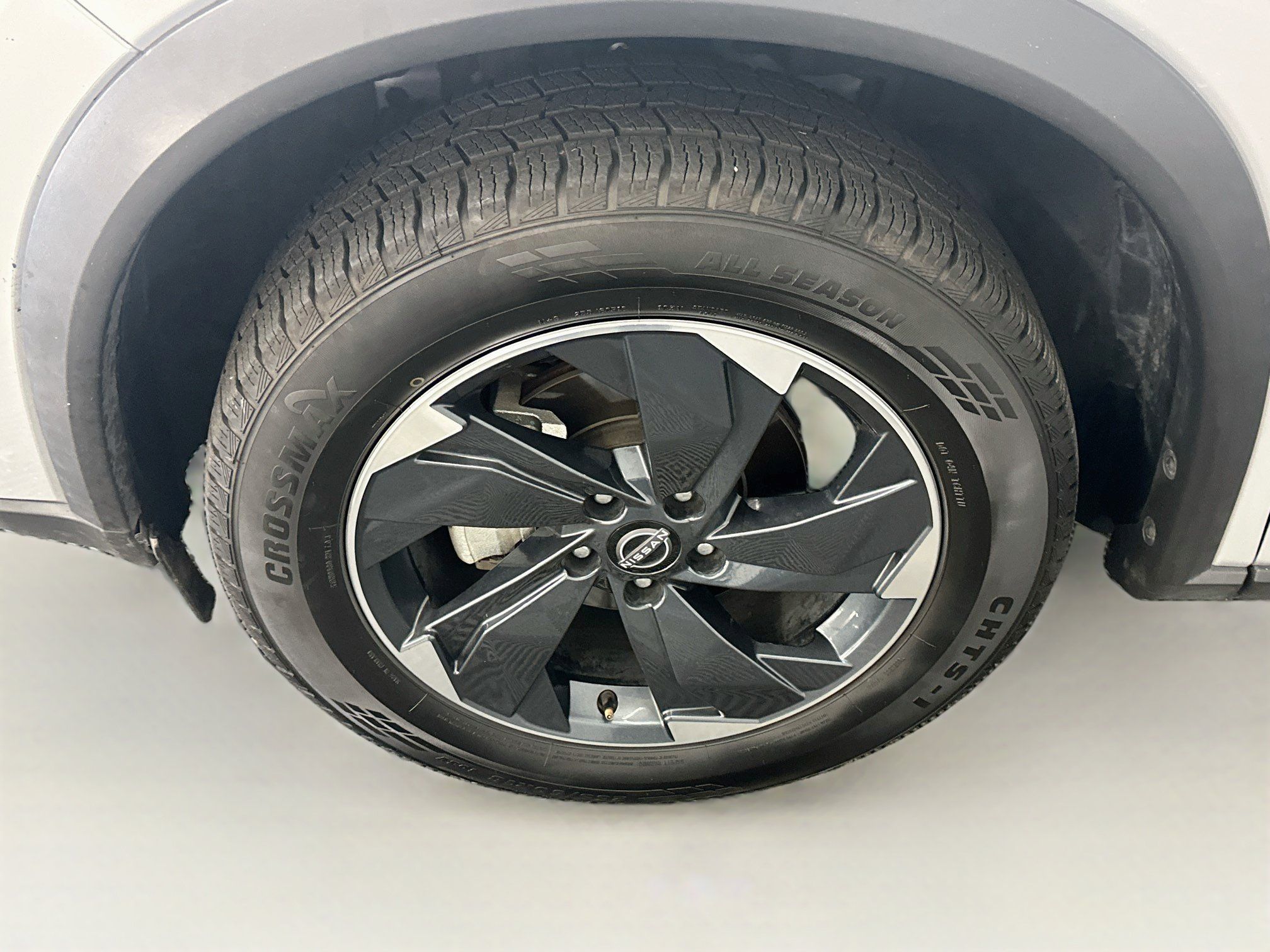 Used 2025 Nissan Rogue SV AWD/4WD image 11
