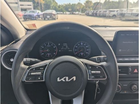 Used 2024 Kia Forte LXS FWD image 17