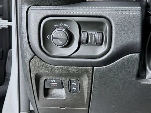 Used 2022 RAM 1500 Limited w/ Body-Colour Bumper Group AWD/4WD image 23