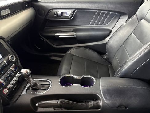 Used 2017 Ford Mustang Premium image 19