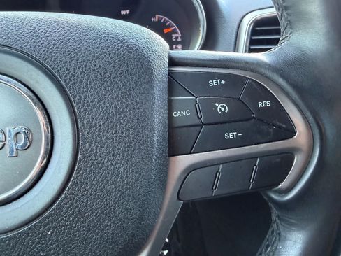Used 2018 Jeep Grand Cherokee Laredo AWD/4WD image 14