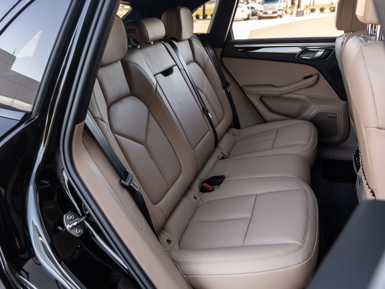 Certified 2026 Porsche Macan AWD/4WD image 38