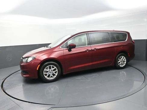Used 2022 Chrysler Voyager LX FWD image 76