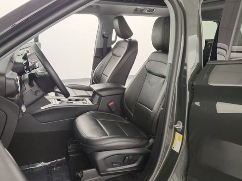Used 2022 Ford Explorer Limited w/ Equipment Group 301A AWD/4WD image 14