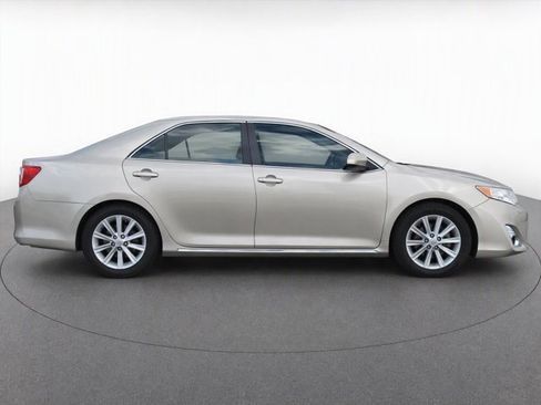 Used 2014 Toyota Camry XLE w/ Leather Package FWD image 8