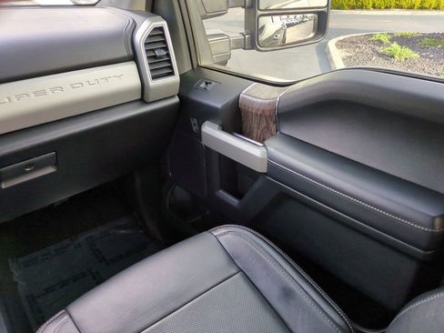 Used 2019 Ford F250 Lariat w/ Lariat Ultimate Package image 17