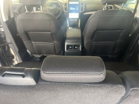 Used 2021 Ford Edge SE image 13
