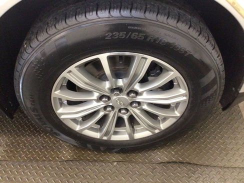 Used 2017 Cadillac XT5 Luxury w/ Driver Awareness Package AWD/4WD image 27