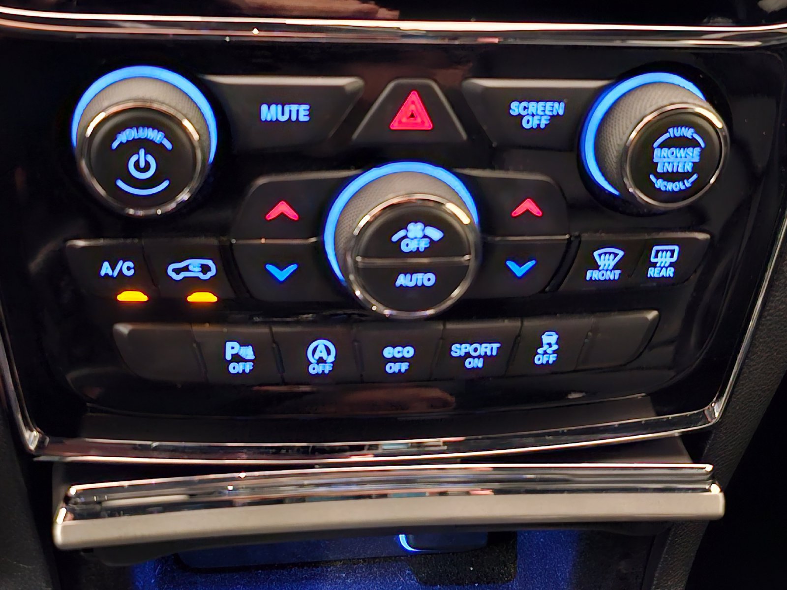 Used 2020 Jeep Grand Cherokee Limited AWD/4WD image 16