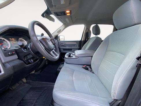 Used 2019 RAM 1500 Classic SLT image 23