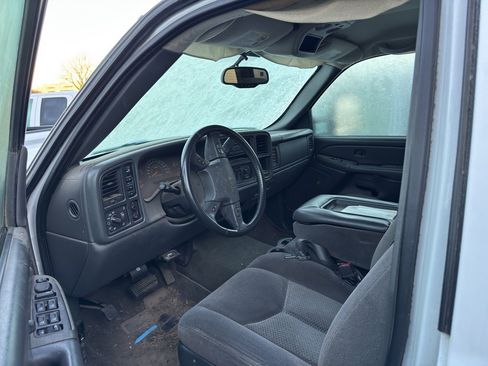 Used 2006 Chevrolet Silverado 2500 LT w/ Onstar Plus Package image 8