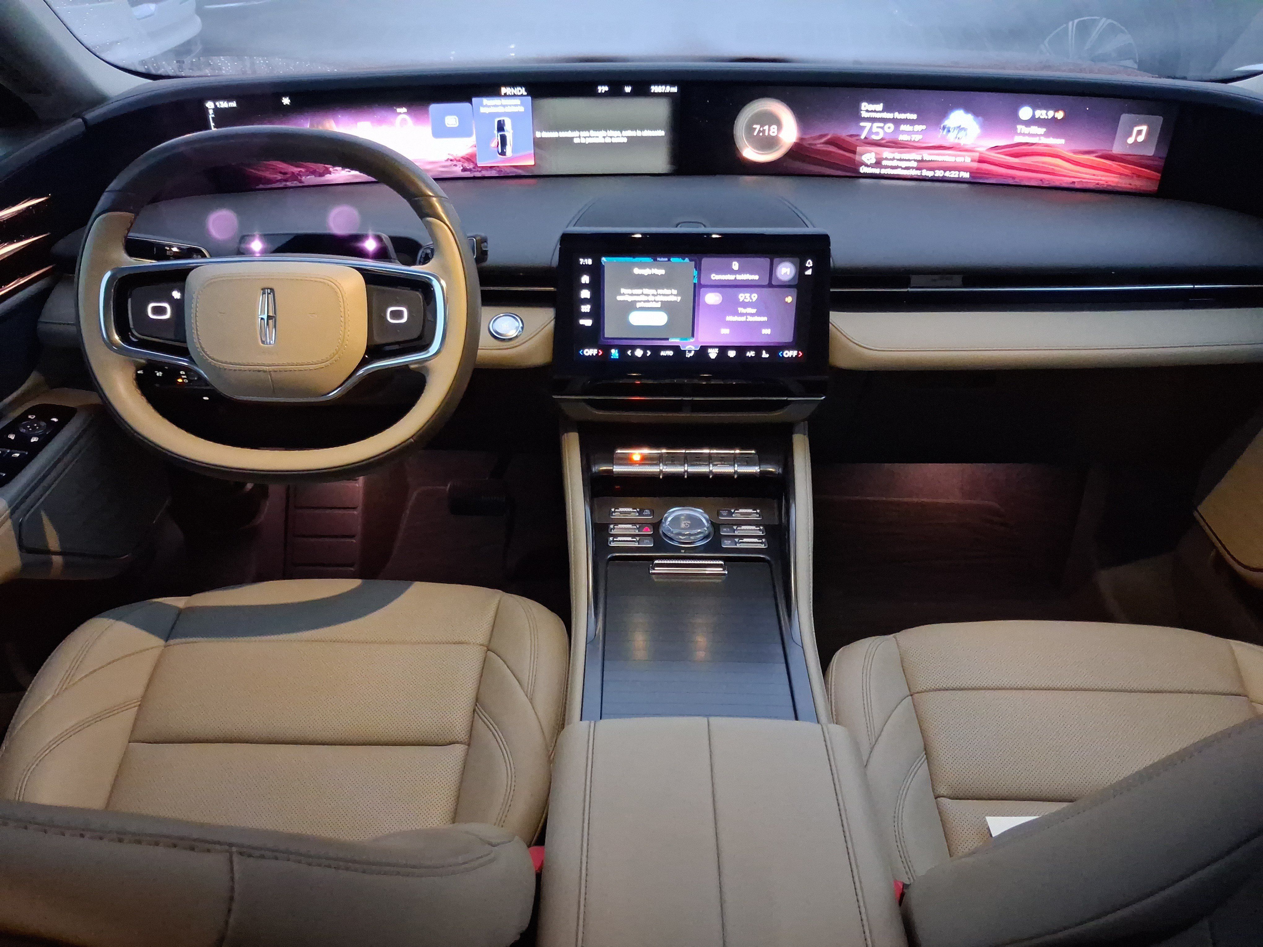 Used 2024 Lincoln Nautilus Premier AWD/4WD image 7