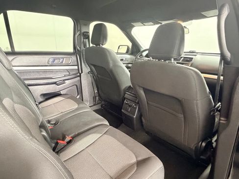 Used 2018 Ford Explorer XLT FWD image 31