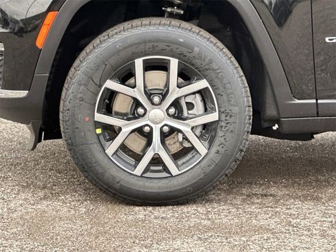 New 2025 Jeep Grand Cherokee L Limited image 8