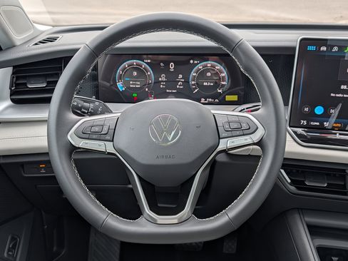 New 2026 Volkswagen Tiguan SE image 10