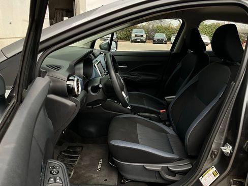 Used 2025 Nissan Versa SV image 10