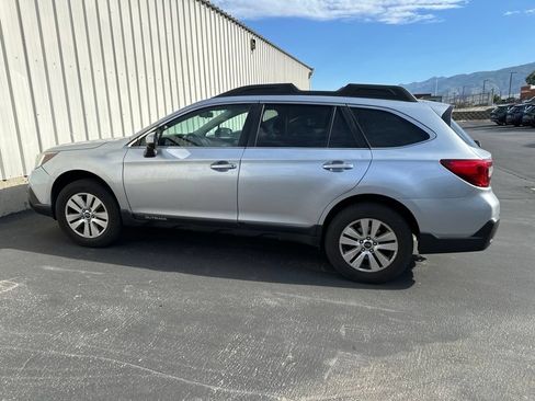 Used 2018 Subaru Outback 2.5i Premium AWD/4WD image 6