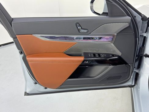 Used 2024 BMW i7 xDrive60 w/ Premium Package image 51