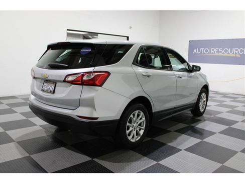 Used 2019 Chevrolet Equinox LS image 4