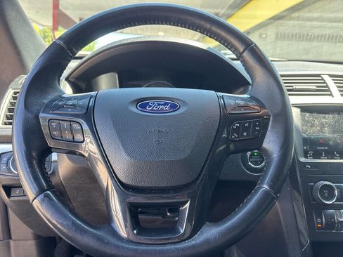 Used 2019 Ford Explorer XLT w/ Equipment Group 202A FWD image 11