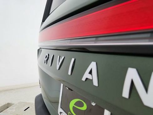 Used 2025 Rivian R1S Adventure image 18