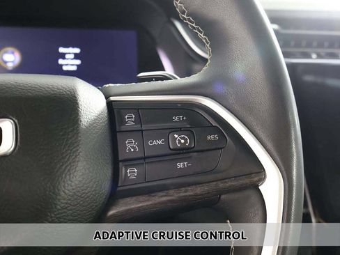 Used 2023 Jeep Grand Cherokee Limited AWD/4WD image 4