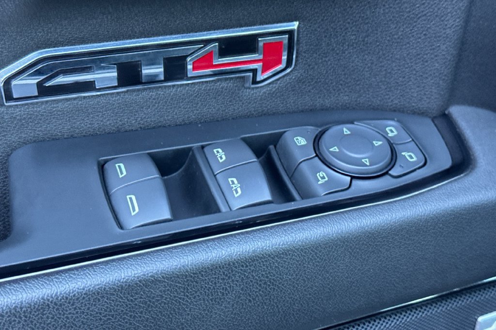 Used 2024 GMC Sierra 1500 AT4 w/ Technology Package AWD/4WD image 12