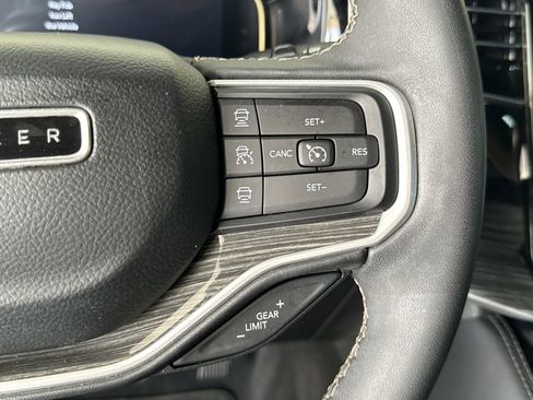 Used 2022 Jeep Wagoneer Series II w/ Premium Group I AWD/4WD image 23