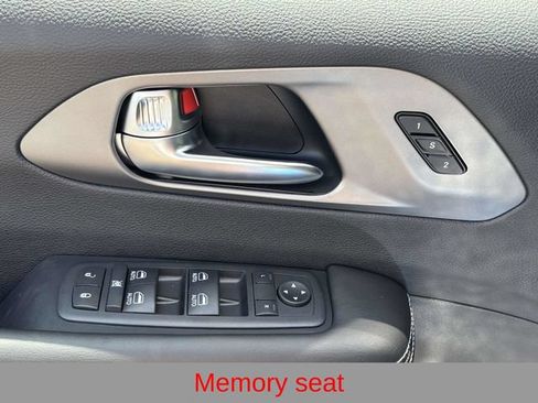 New 2027 Chrysler Pacifica Select FWD image 19