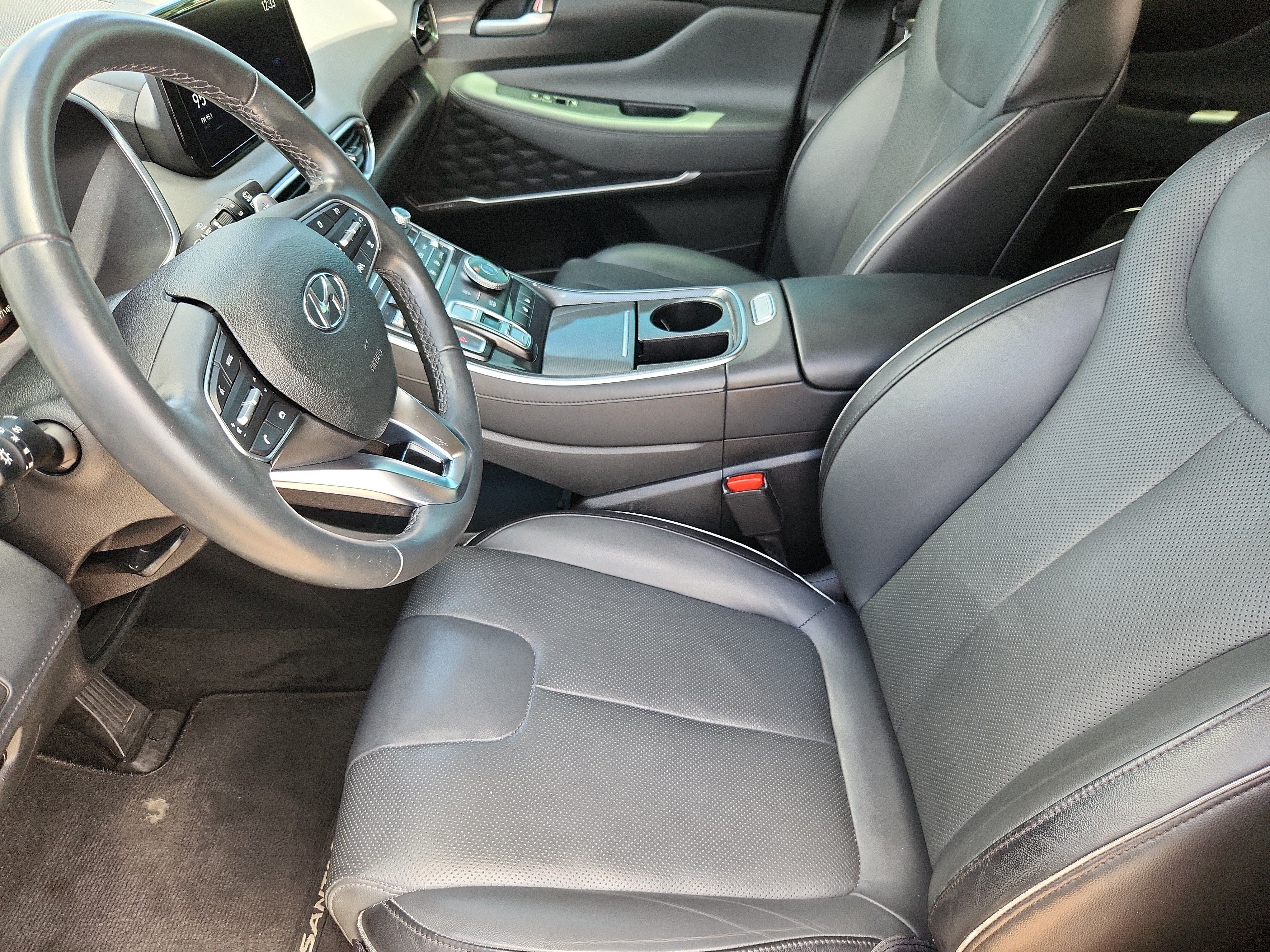 Used 2021 Hyundai Santa Fe SEL w/ Convenience + Premium Package AWD/4WD image 9