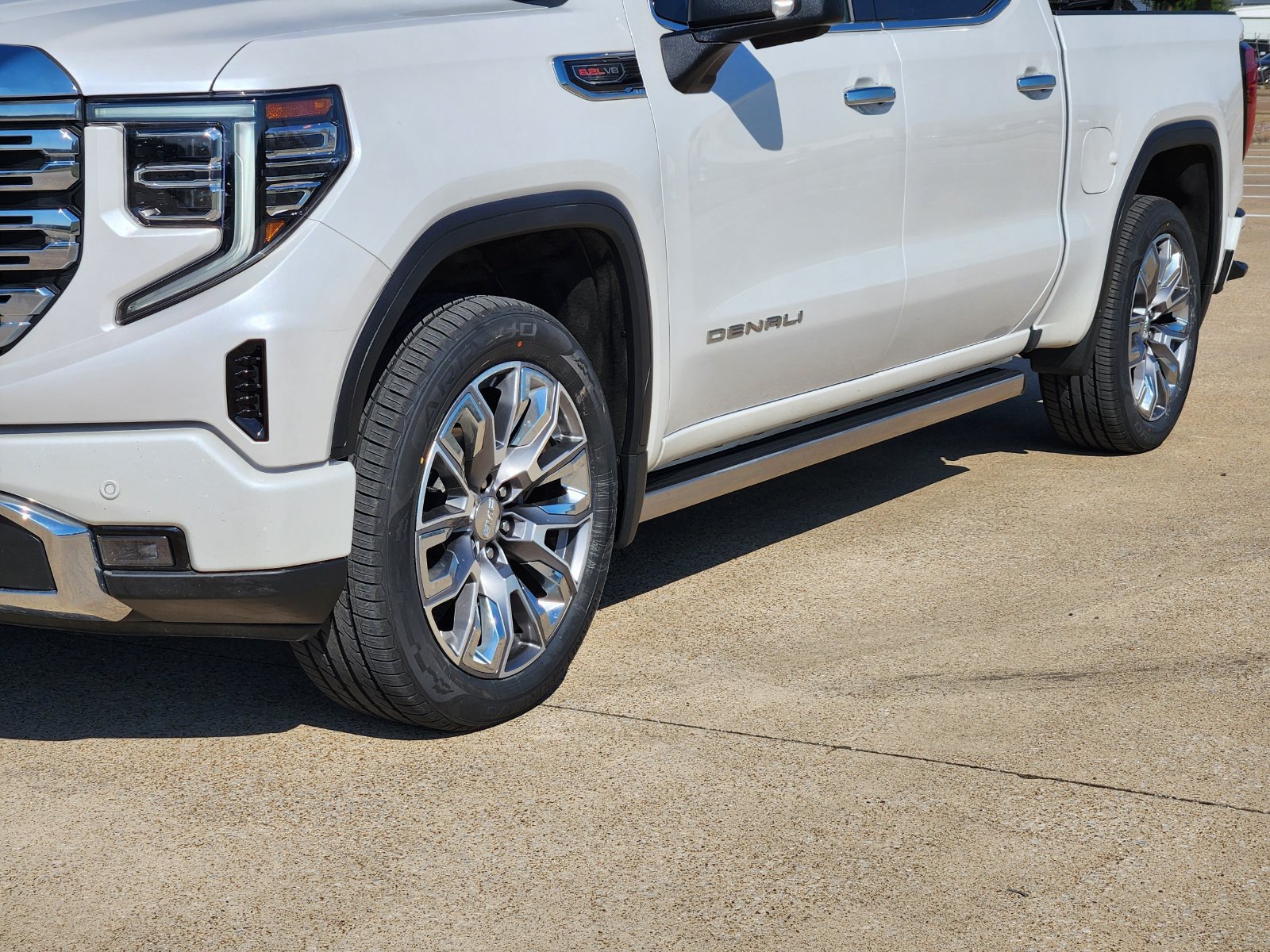 Used 2023 GMC Sierra 1500 Denali w/ Denali Reserve Package AWD/4WD image 12