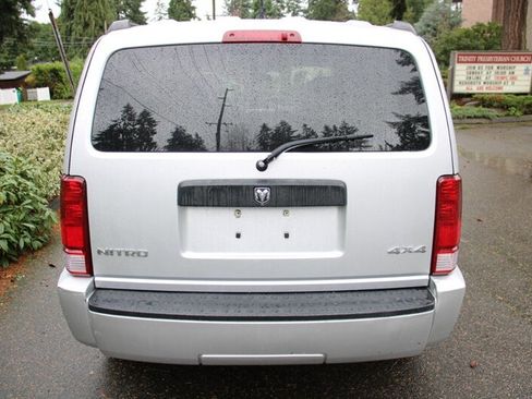Used 2007 Dodge Nitro SXT image 11